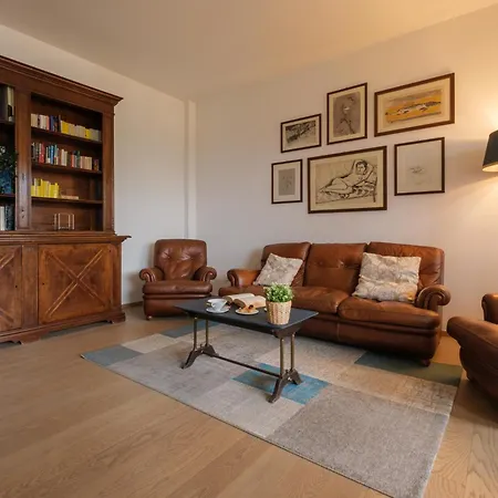 Appartement Classic And Elegant Style In Old Town