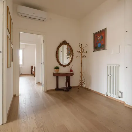 Classic And Elegant Style In Old Town Appartement *